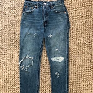 Classic high-waisted Levi’s 501 jeans (ankle fit)